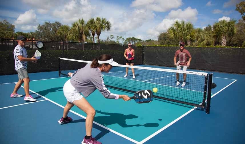 Pickleball là gì? Khám phá môn thể thao độc đáo đang làm mưa làm gió toàn cầu